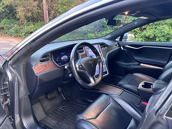 Tesla Model S 10 of 30