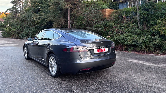 Tesla Model S 3 of 30