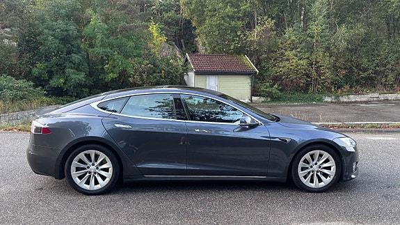 Tesla Model S 7 of 30