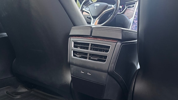 Tesla Model S 28 of 30