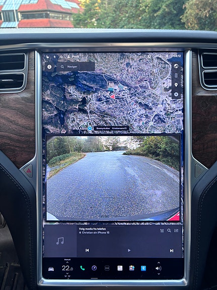 Tesla Model S 17 of 30
