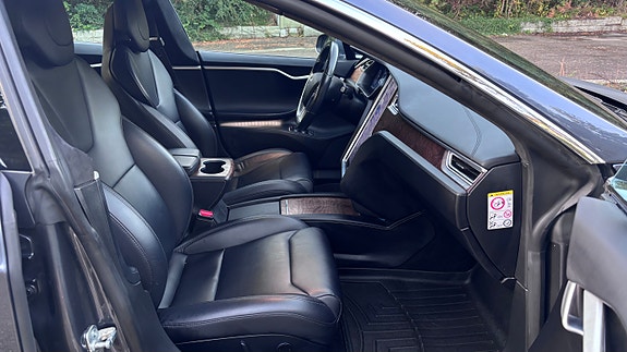 Tesla Model S 25 of 30