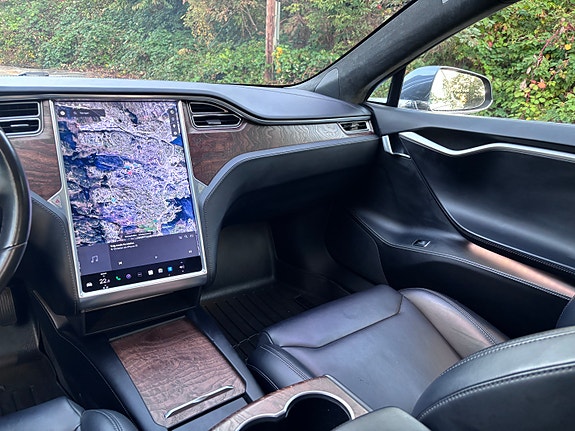 Tesla Model S 23 of 30