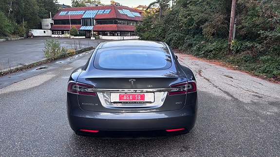 Tesla Model S 4 of 30