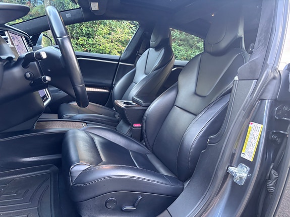 Tesla Model S 12 of 30