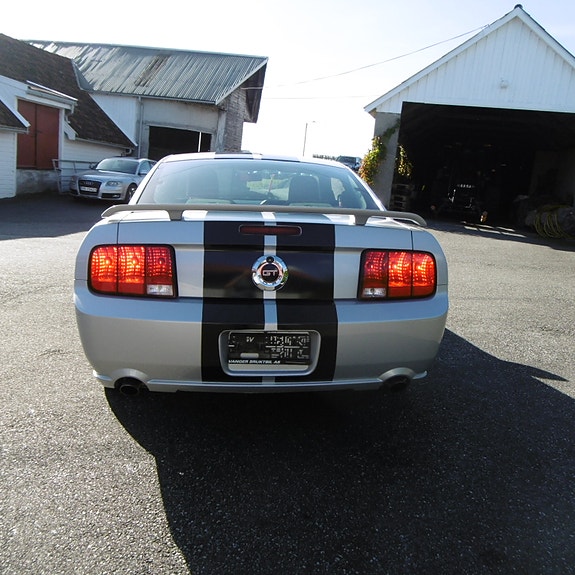 Ford Mustang 4 of 29