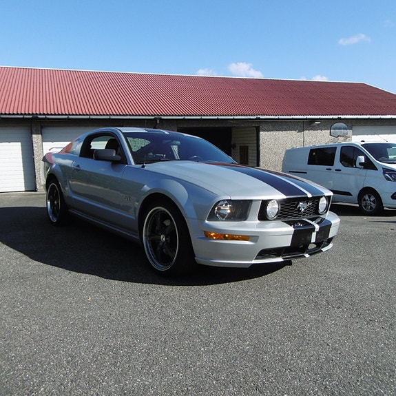 Ford Mustang 8 of 29