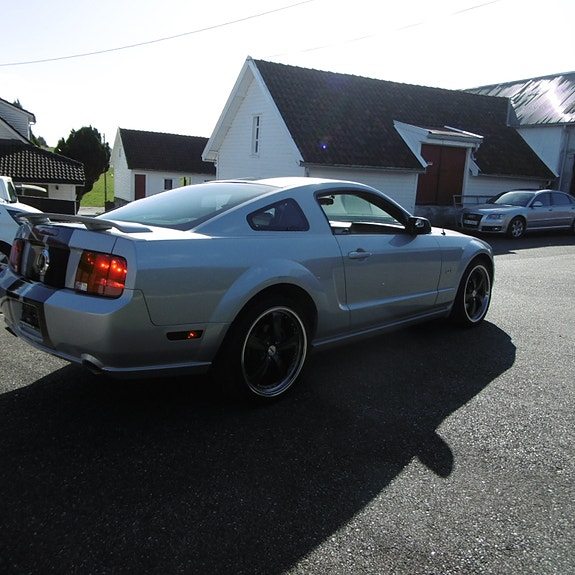 Ford Mustang 6 of 29