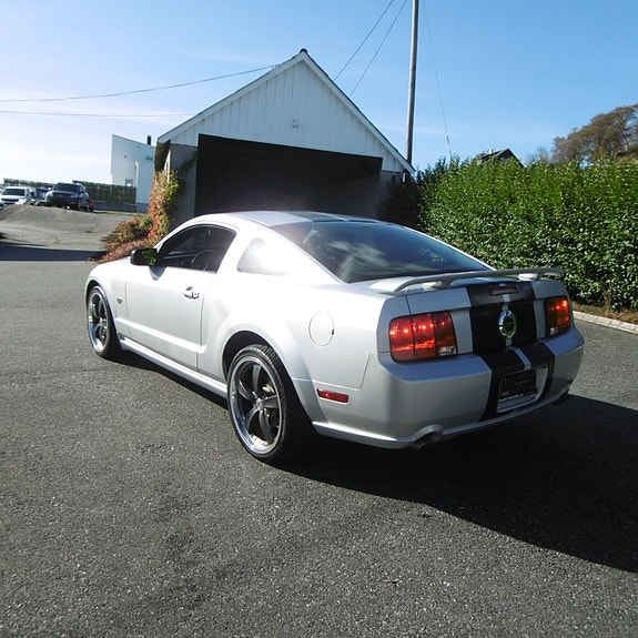 Ford Mustang 3 of 29