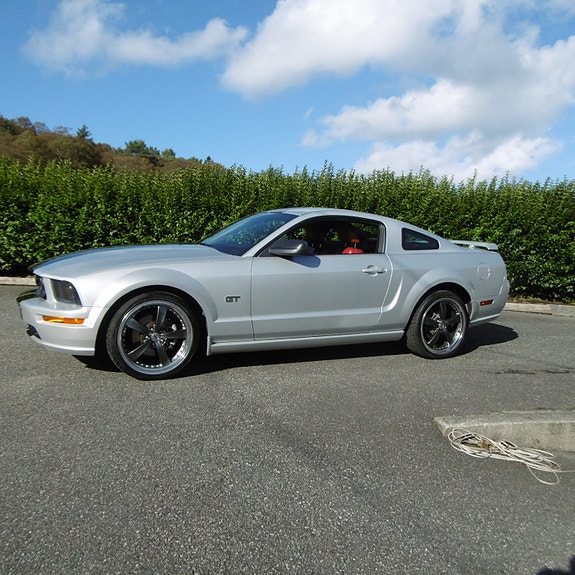 Ford Mustang 2 of 29