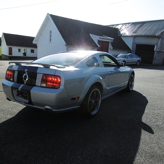 Ford Mustang 5 of 29