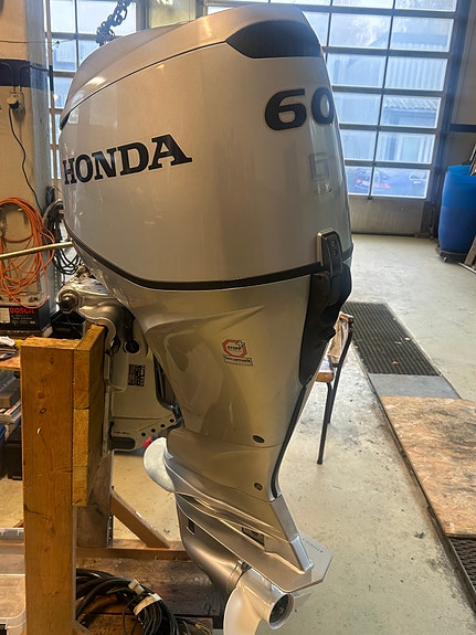 Pen Honda BF60 utenbordsmotor 2 of 14