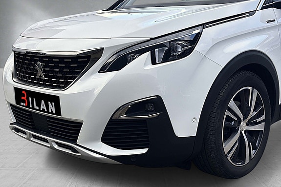 Peugeot 5008 2 of 30