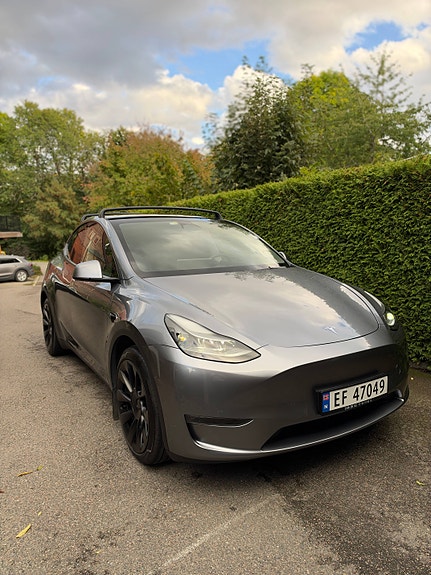 Tesla Model Y 2 of 6