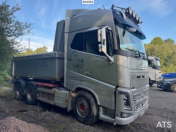 Volvo FH16 750 6x4 Kombibil 2 of 26