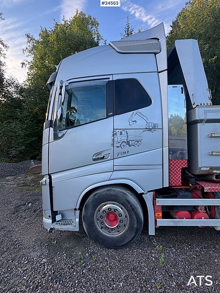 Volvo FH16 750 6x4 Kombibil 9 of 26