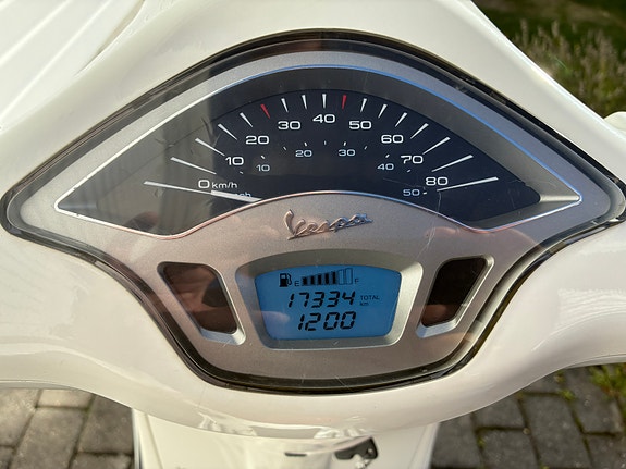 Vespa Primavera 50 12 of 18