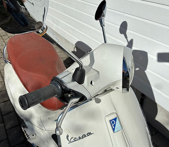 Vespa Primavera 50 2 of 18