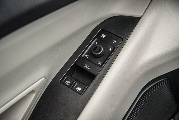 Ford Explorer 15 of 24