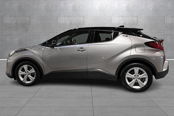Toyota C-HR 2 of 24