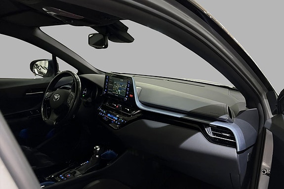 Toyota C-HR 15 of 24