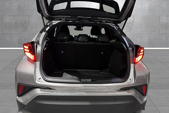 Toyota C-HR 18 of 24