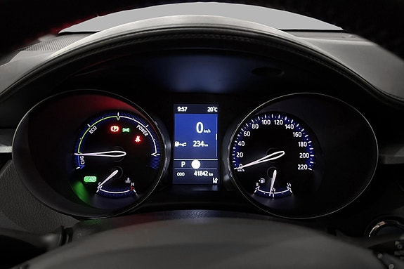 Toyota C-HR 12 of 24