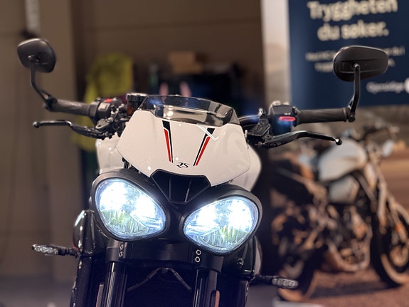 Triumph Speed Triple 1050 RS // 25 of 29