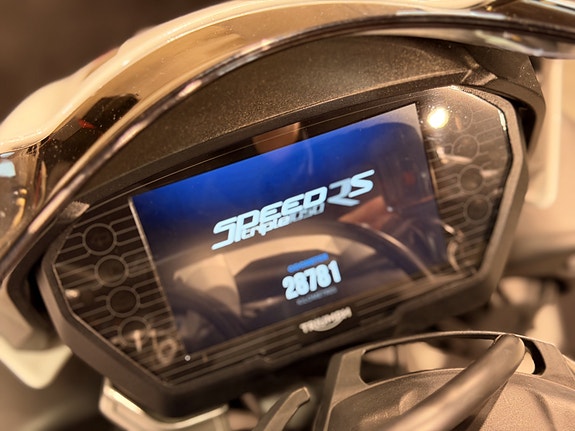 Triumph Speed Triple 1050 RS // 23 of 29