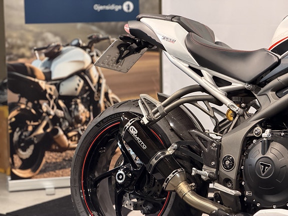 Triumph Speed Triple 1050 RS // 9 of 29