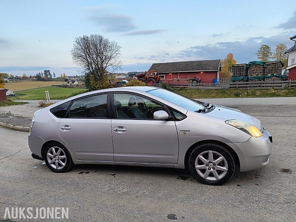 Toyota Prius 4 of 14