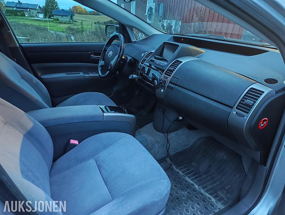 Toyota Prius 11 of 14