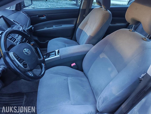 Toyota Prius 8 of 14