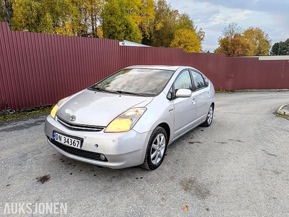 Toyota Prius 2 of 14