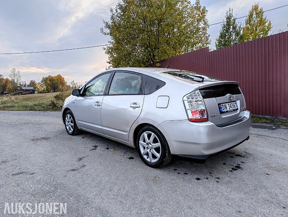 Toyota Prius 6 of 14