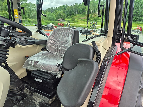 Massey Ferguson 4708 M Dyna 2 11 of 12