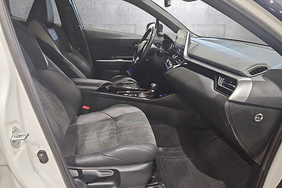 Toyota C-HR 14 of 24