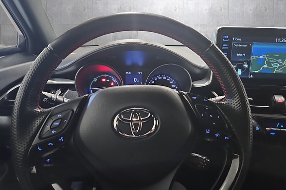 Toyota C-HR 16 of 24