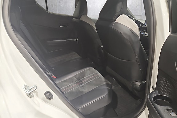 Toyota C-HR 13 of 24