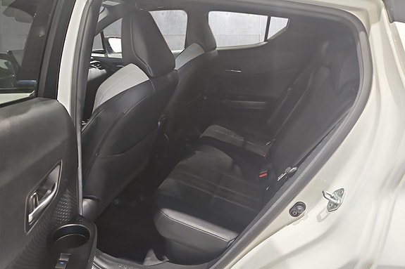 Toyota C-HR 11 of 24