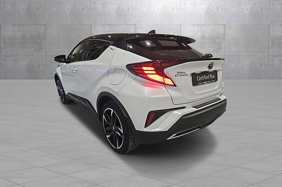Toyota C-HR 3 of 24
