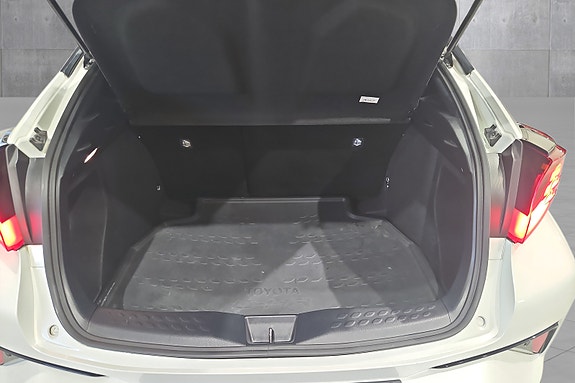 Toyota C-HR 12 of 24