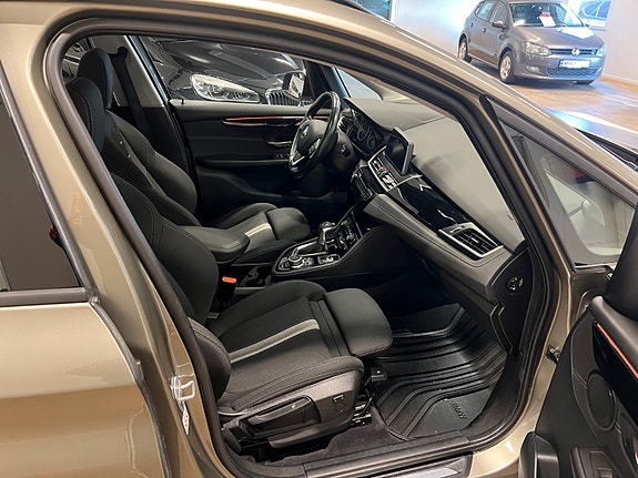 BMW 225xe 13 of 30