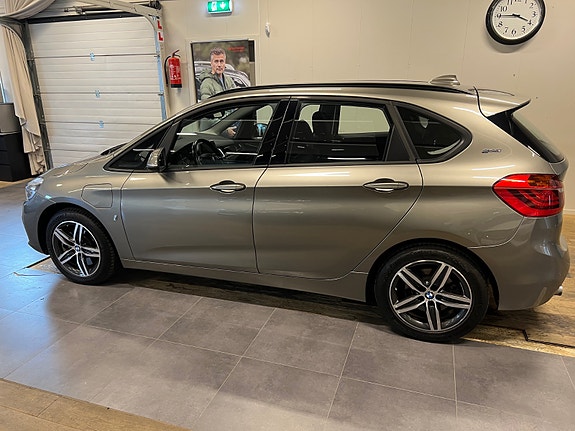 BMW 225xe 4 of 30