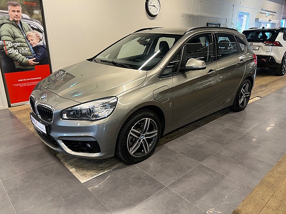 BMW 225xe 3 of 30