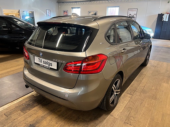 BMW 225xe 8 of 30