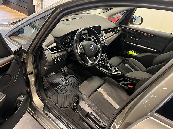 BMW 225xe 12 of 30