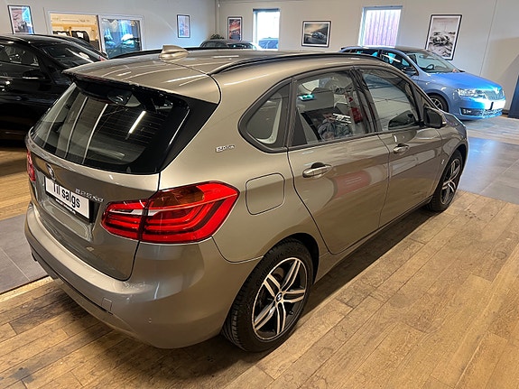 BMW 225xe 9 of 30