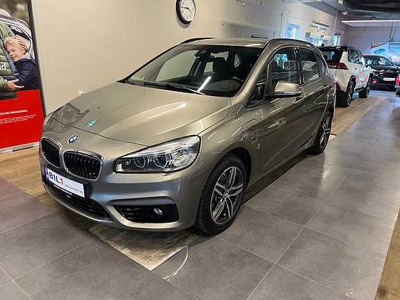 BMW 225xe 2 of 30