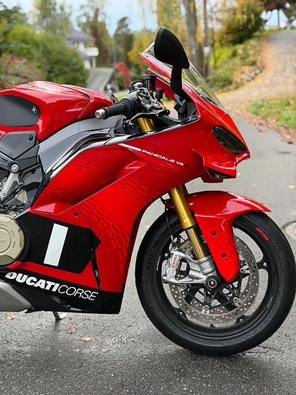 Ducati Panigale V4S CORSE 8 of 16